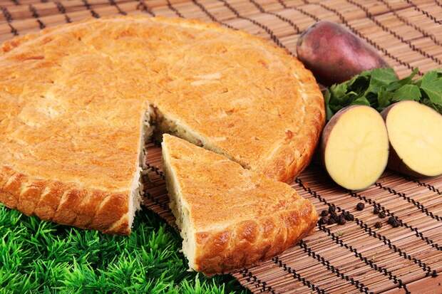 Пирог с картошкой, фаршем и сыром