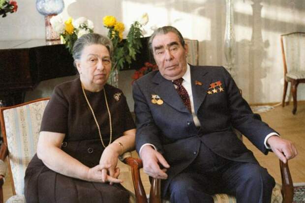 Леонид Брежнев и его жена Виктория Петровна./Фото: interesnyefakty.org<br>