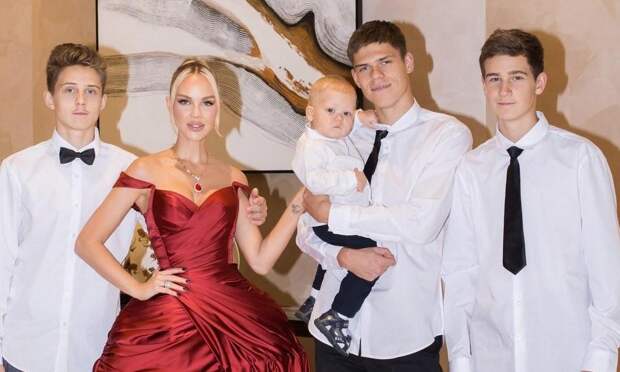 «Хейтеры пишут, чтобы им ответили»: Мария Погребняк рассказала о воспитании сыновей и о том, почему они не стали блогерами