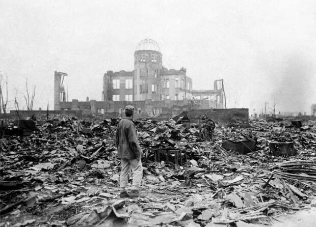 Хиросима через месяц после атомной бомбардировки, 1945 г. Хиросима через месяц после атомной бомбардировки, 1945 г.