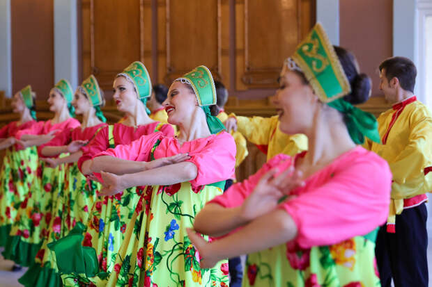 На Витебском вокзале прошел танцевальный флешмоб в честь премии «Город в лицах»