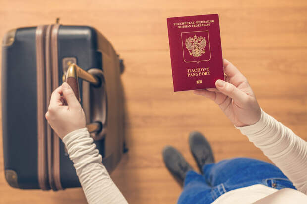 В Москве девушке выдали загранпаспорт с ошибкой и сначала отказались его менять