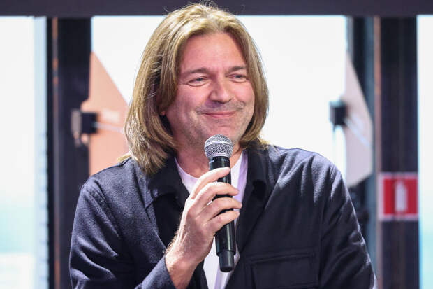 Певец Дмитрий Маликов напомнил о старом хите, посмеявшись над Банком России