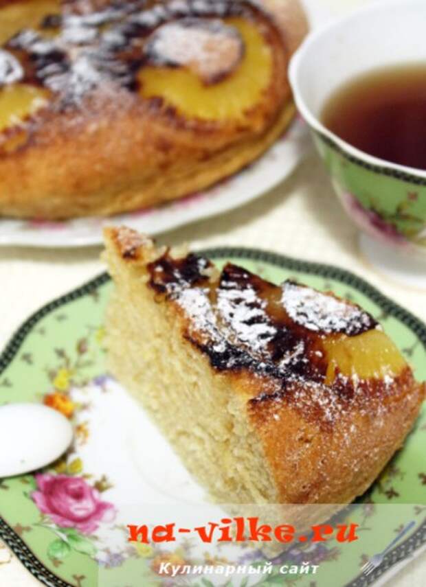 Шарлотка с ананасами в мультиварке