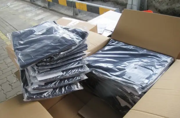 Кухонные принадлежности, брюки и датчики парковки пытались провезти в Петербург под видом пластика