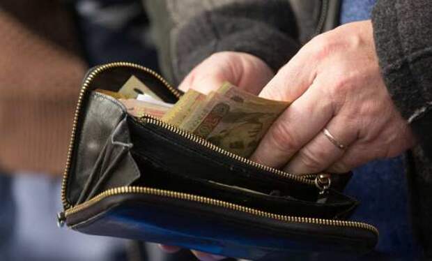 Половина украинцев в 2021 году стала жить хуже — опрос | Русская весна