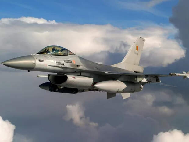 Украина потеряла четыре истребителя F-16 после одного удара