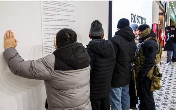 Облавы на таджиков в аэропортах Москвы, массовая депортация, запрет на въезд в РФ детям мигрантов. Диаспоры стремительно теряют влияние