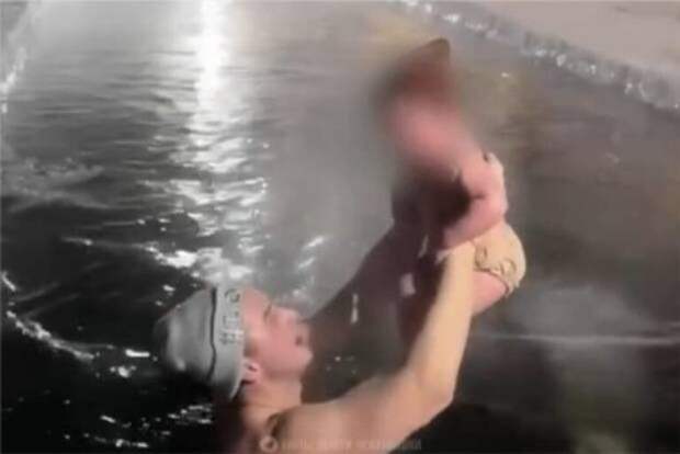 Житель ХМАО окунул годовалого малыша в прорубь при –30 градусах: видео попало в сеть