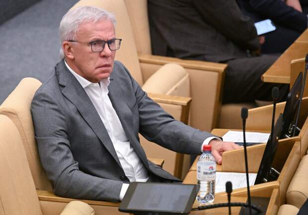 Фетисов оценил девять пропущенных российским вратарем Бобровским шайб в матче НХЛ