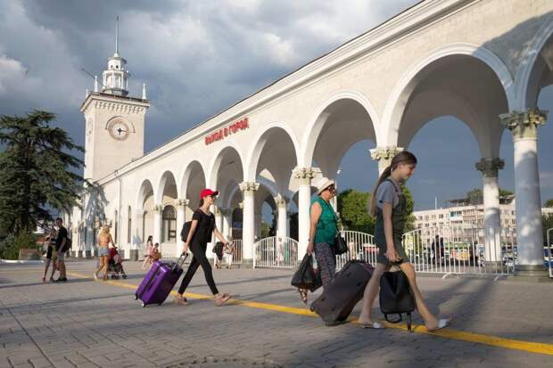Турбизнес попросил субсидировать перевозку туристов в Крым