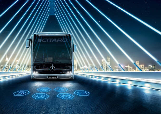 На стоянке транспортные средства заряжаются электричеством/ Фото: mercedes-benz-bus.com