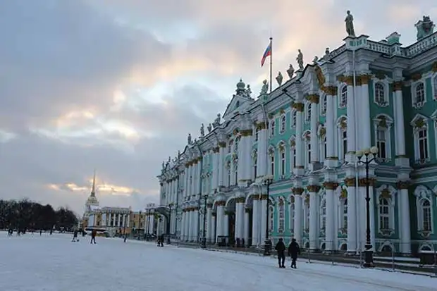 Афиши режут по живому