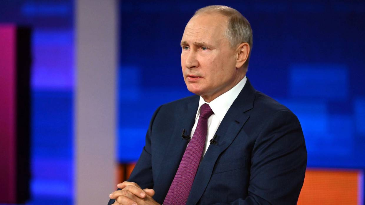 Владимир Путин счел необоснованной высылку НАТО российских дипломатов