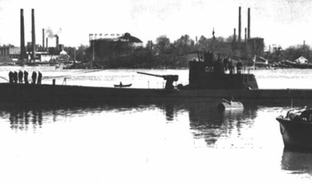 Подводная лодка С-13 в Кронштадте