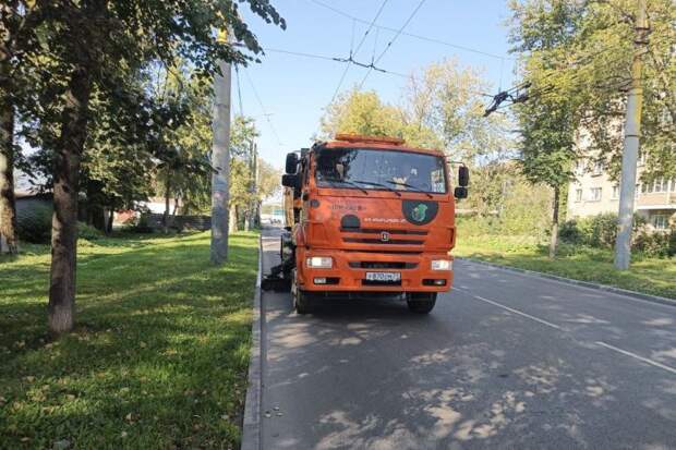 За сутки с тульских улиц вывезли 33 кубометра смета