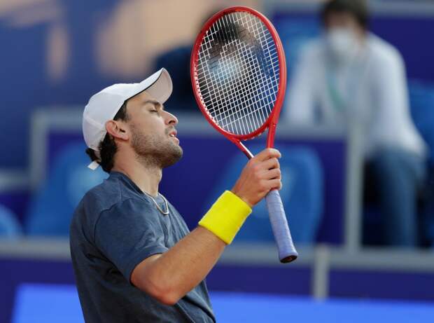 Карацев проиграл Макдональду в первом круге турнира в Дубае