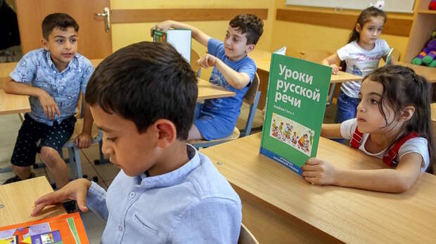 Госдума рассмотрит законопроект о передаче МВД сведений о детях мигрантов