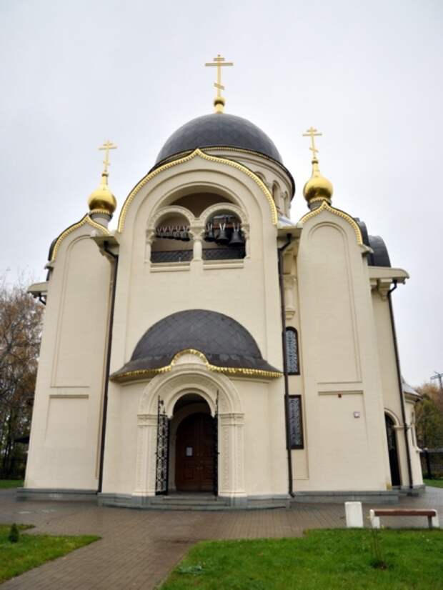 Храм луки минск. Храм святителя Луки в Красногорске. Церковь Луки Крымского Красногорск. Храм Луки госпиталь Вишневского. Храм Святого Луки военный госпиталь Красногорск.