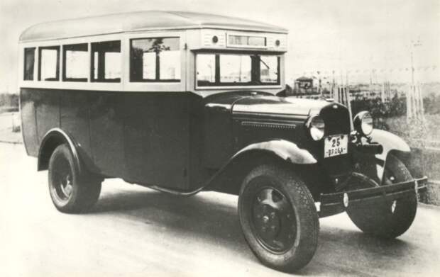 ГАЗ-03-30 - Один из первых массовых советских автобусов.