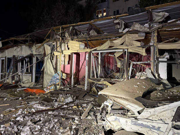 На заглавном фото: Последствия беспилотной атаки ВСУ на Ростовскую область.