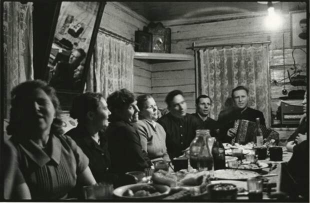 1963. Застолье. Ярославская обл., дер. Пропасть