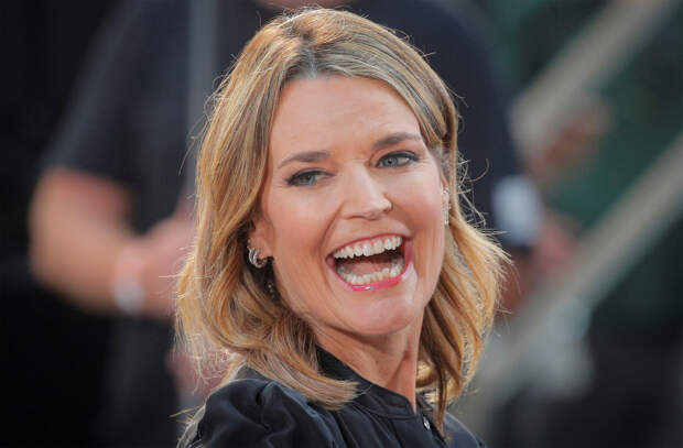 53-летняя телеведущая отшлепала коллегу на корпоративе