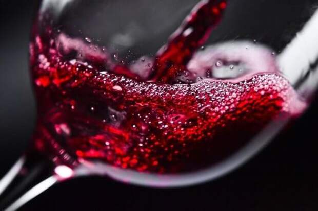 Красное вино в небольшом количестве помогает организму при облучении радиацией