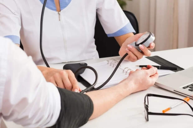 Невролог Копцева назвала давление, повышающее риск инсульта