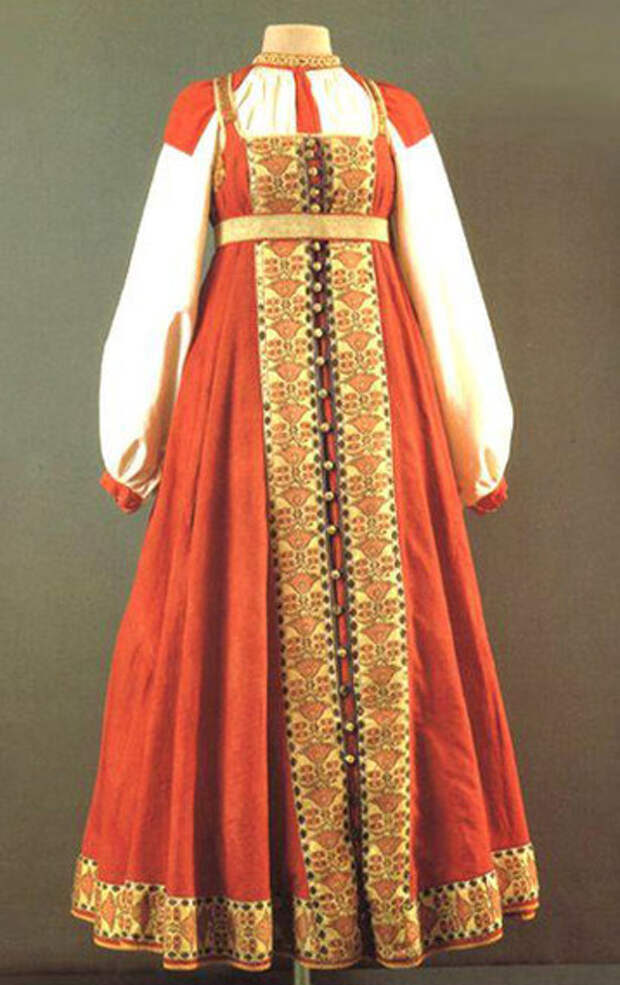 Традиционный женский русский костюм