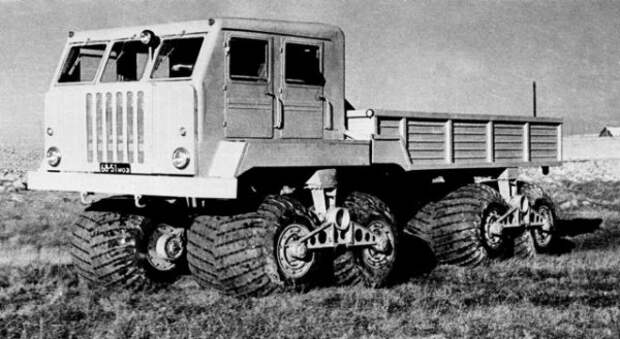 Опытный грузовик повышенной проходимости НАМИ ЭТ-8, 1961 год. 