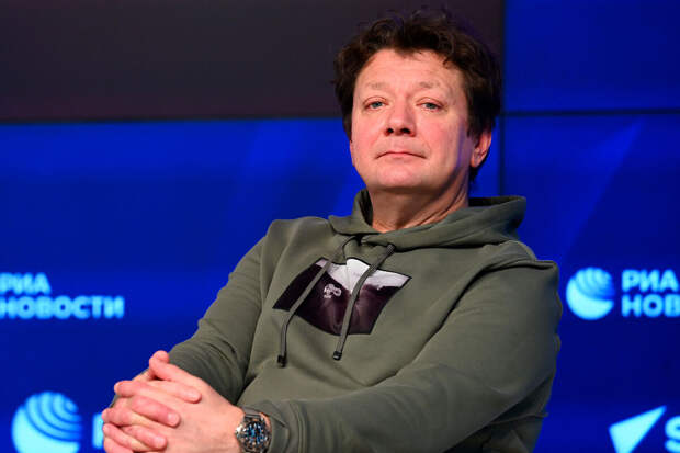 Актер Ян Цапник заявил, что мошенники продают его автографы в золотой рамке