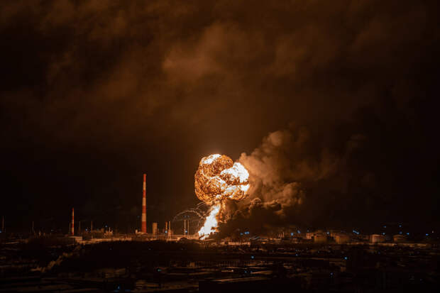 Взрыв на нефтеперерабатывающем заводе в Ухте, Республика Коми