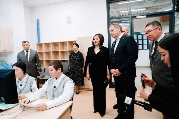 Сбер и "Манжерок" поддержали национальную школу в Горно-Алтайске