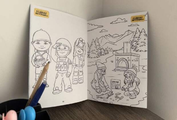 В аэропортах ПФО детям вручают раскраски с персонажами конкурса «Родная игрушка»