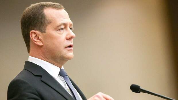 Медведев счел «законной целью» России любое должностное лицо Великобритании