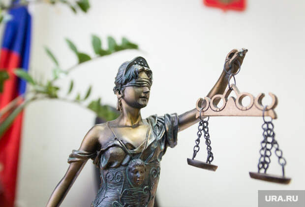 Чиновницу, просившую взятку кроссовками, будут судить