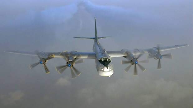 Уникальные кадры дозаправки в воздухе бомбардировщиков Ту-95МС появились в Сети