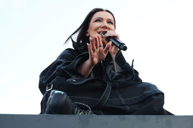 Известная украинская певица получила паспорт России