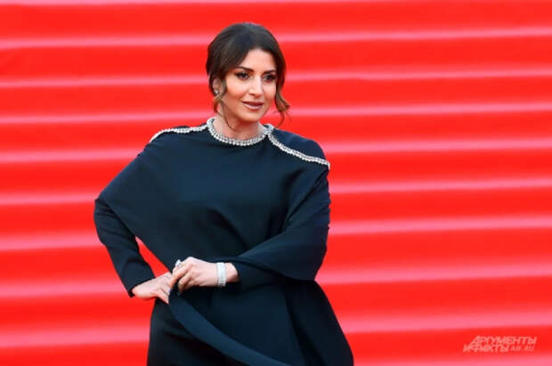 Певица Жасмин рассказала, как справляется с ролью бабушки