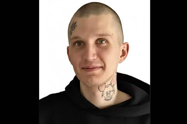 Парень с Микки-Маусом на шее пропал под Новосибирском