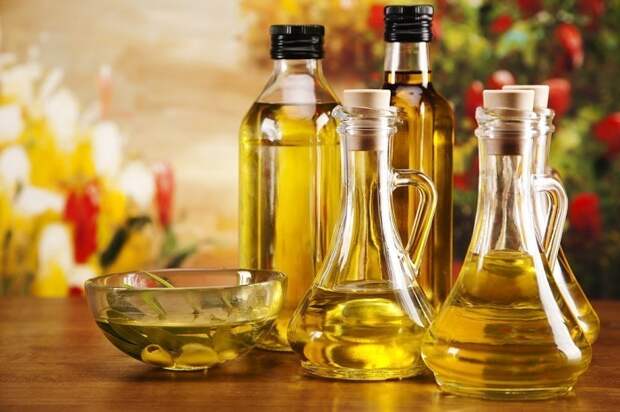 5 продуктов, которыми можно в два счета смыть макияж, если под рукой нет мицеллярной воды