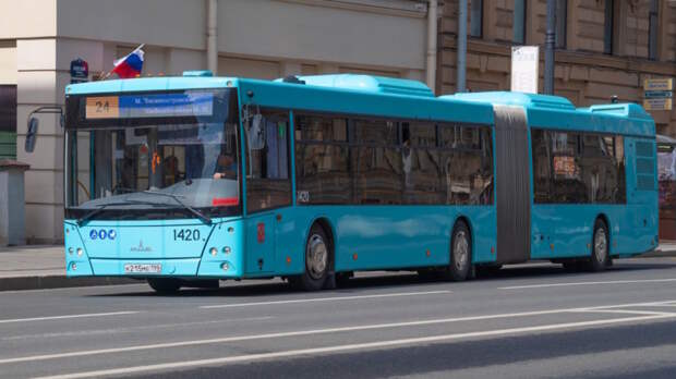 В Петербурге с 17 апреля синхронизировали расписание автобусов и электричек