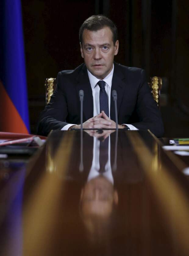 Медведев поручил собрать сведения обо всех россиянах Медведев поручил собрать сведения обо всех россиянах