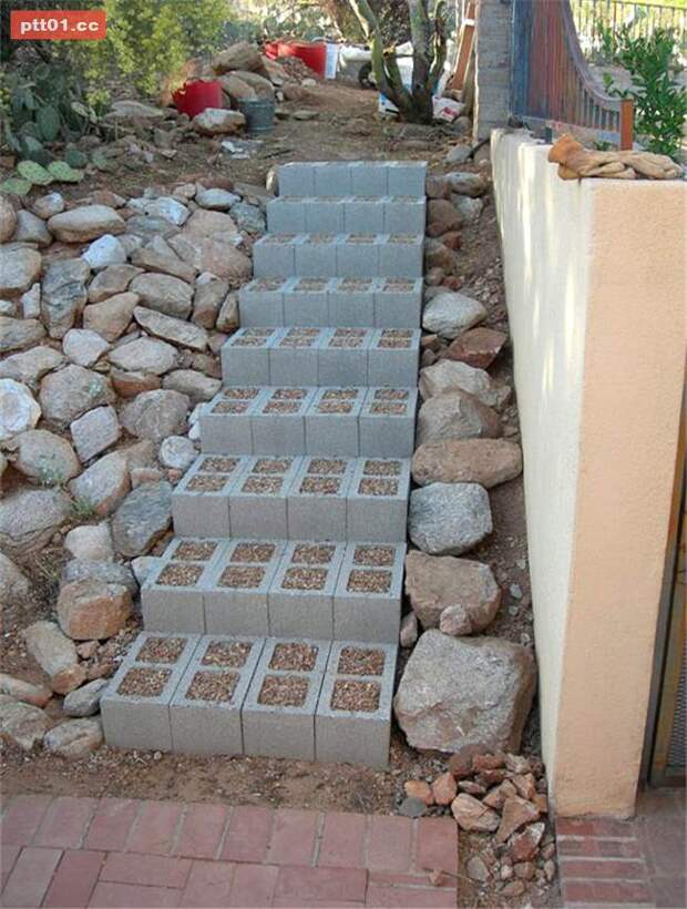 Что можно сделать из бетонных блоков на даче!
