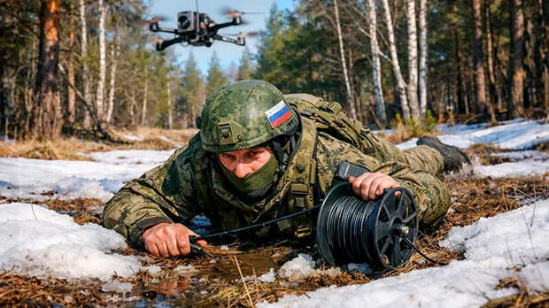 "Кровь тех, кто тащит провода, на вашей совести": В тылу жалуются на сбои в работе мессенджера, а на фронте гибнут люди