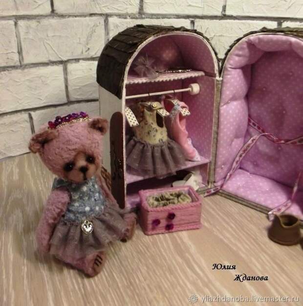 Делаем домик-кофр для игрушки