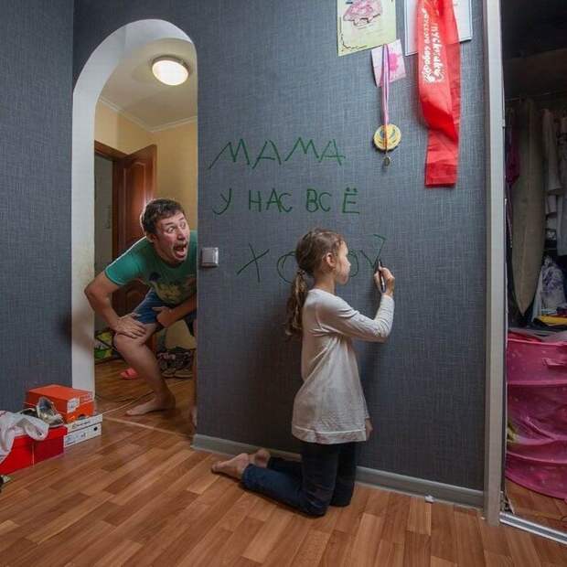 Папа и дочка отправляли самый лучший фотоотчет для мамы в командировке