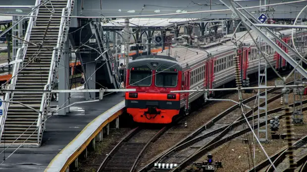Электричка сбила двоих детей в Подмосковье