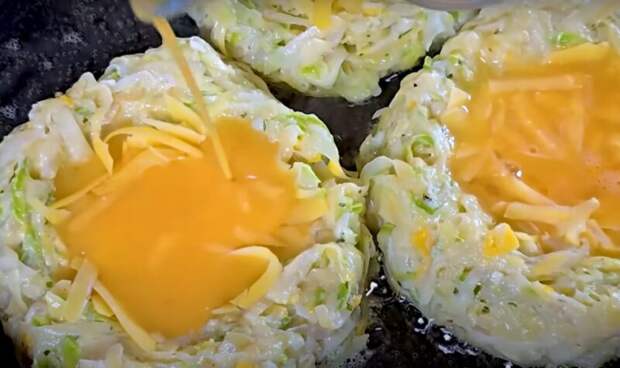 Кабачки и картошка вкуснее мяса. Готовлю эти оладьи вместо котлет: идеальный летний рецепт